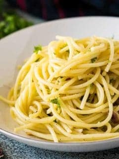 Bowl of olive oil and garlic pasta.