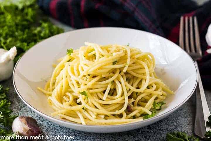 A pasta bowl filled with the roasted garlic and olive oil spaghetti.