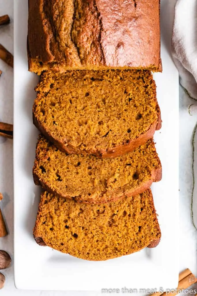 Top-down view of the baked and sliced bread.