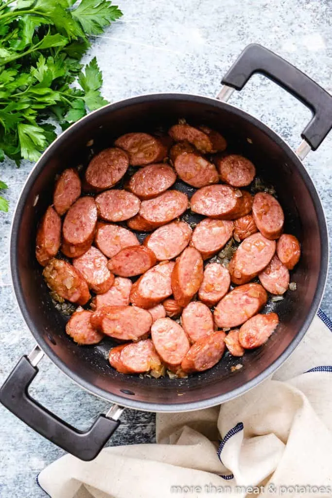 An aerial view of the Kielbasa sausage in a pan.