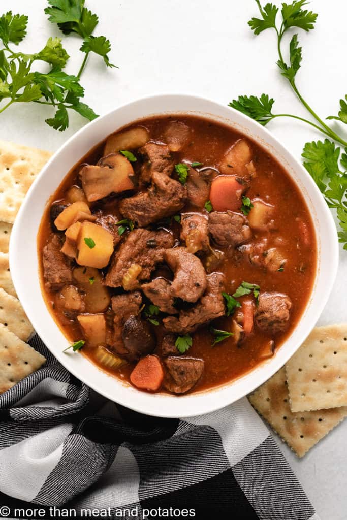 An aerial view of the finished stew with crackers.