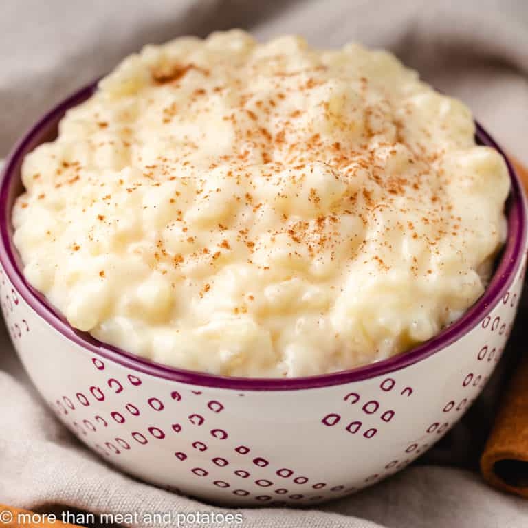 The rice pudding without eggs in a decorative bowl.