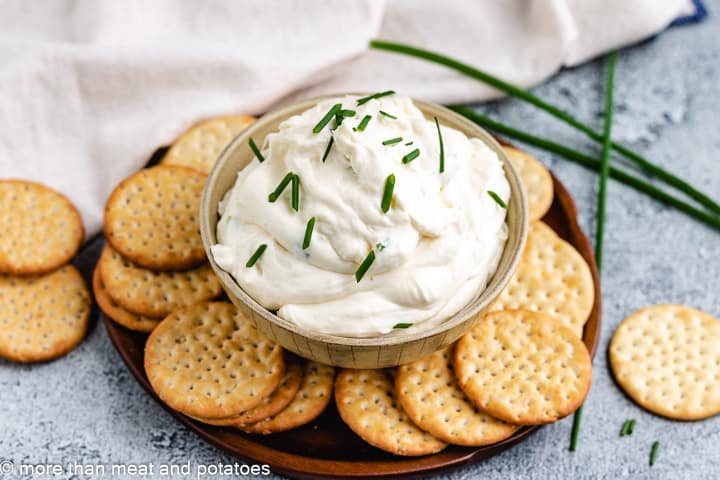 Garlic dip topped with chopped chives.