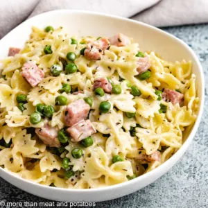 Ham and peas pasta in a dish.