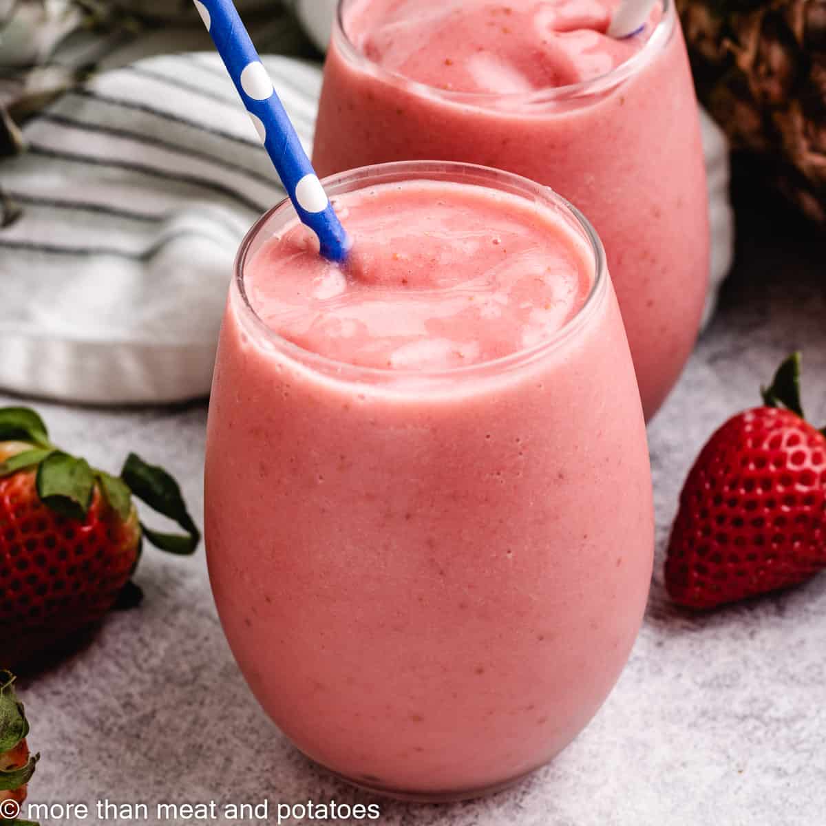 strawberry-pineapple-smoothie-without-yogurt