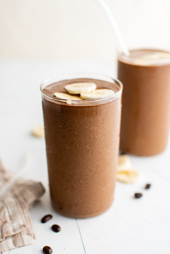 Coffee smoothies with bananas.