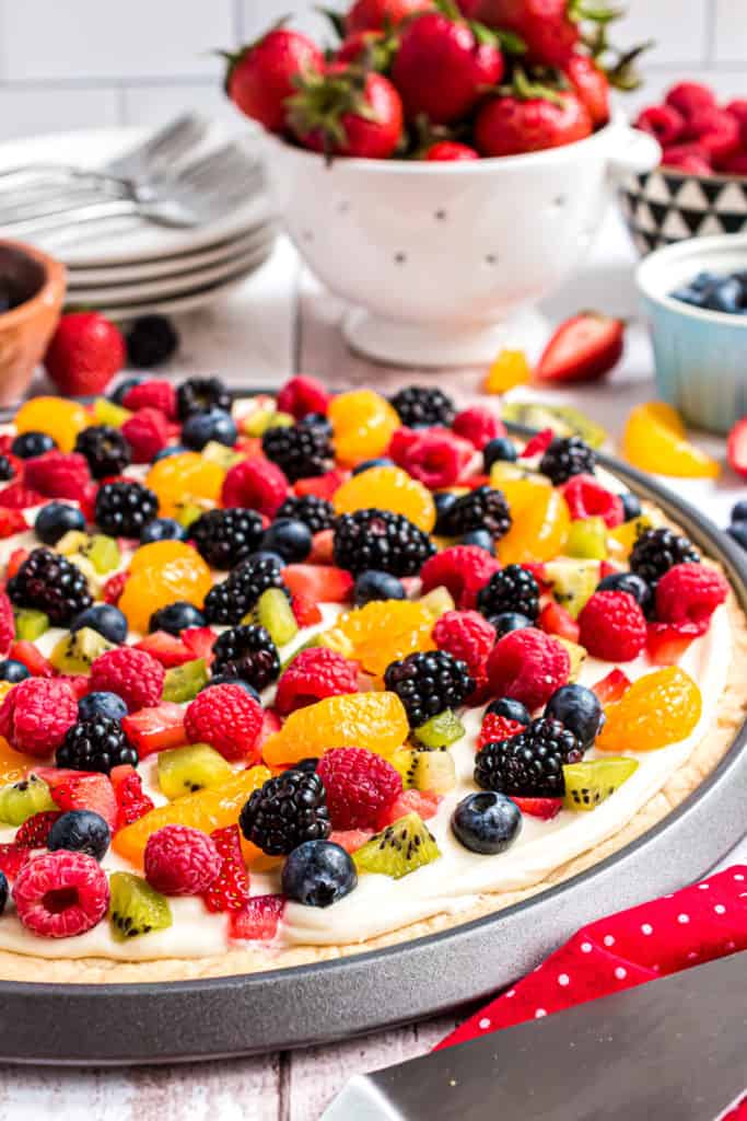 Side view of a fruit pizza.