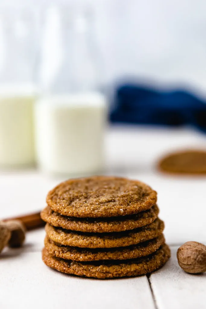 Stack of cookies with molasses.