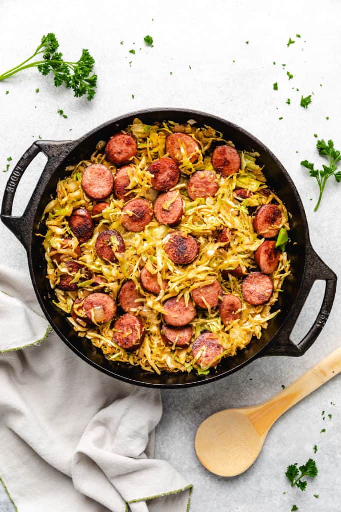 Pan filled with cabbage and fried sausage.