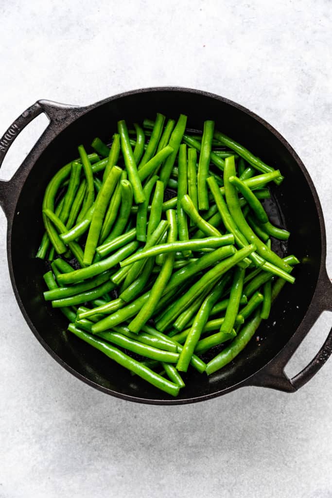 Fresh green beans in a pan.