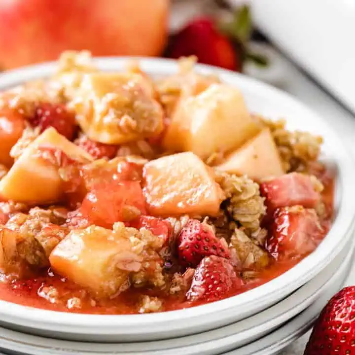 Close up view of fruit crisp on several plates.