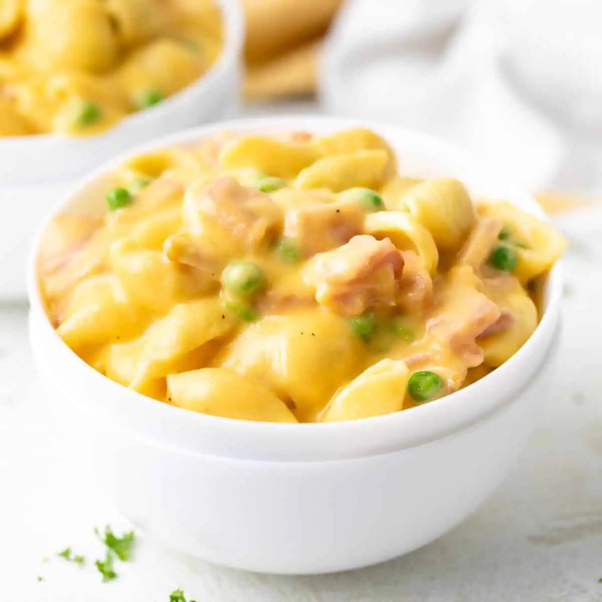 Close up view of a bowl of mac and cheese.