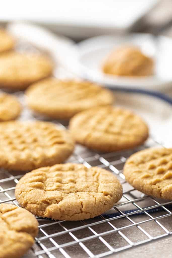 Cookies cooling on a wire rack.