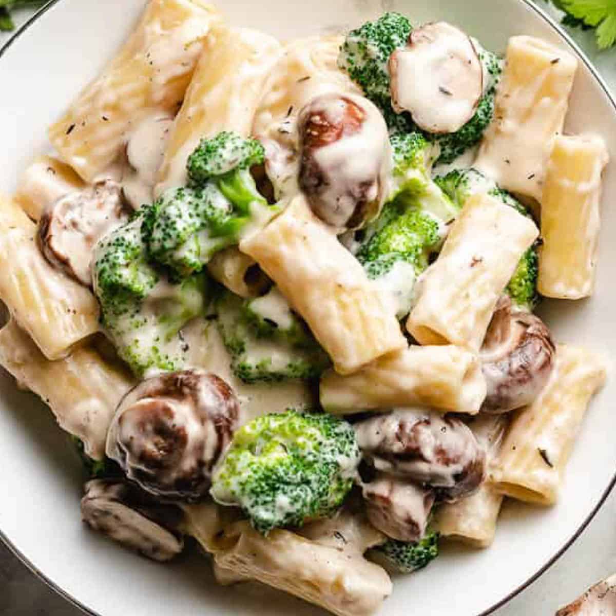 Mushroom broccoli pasta