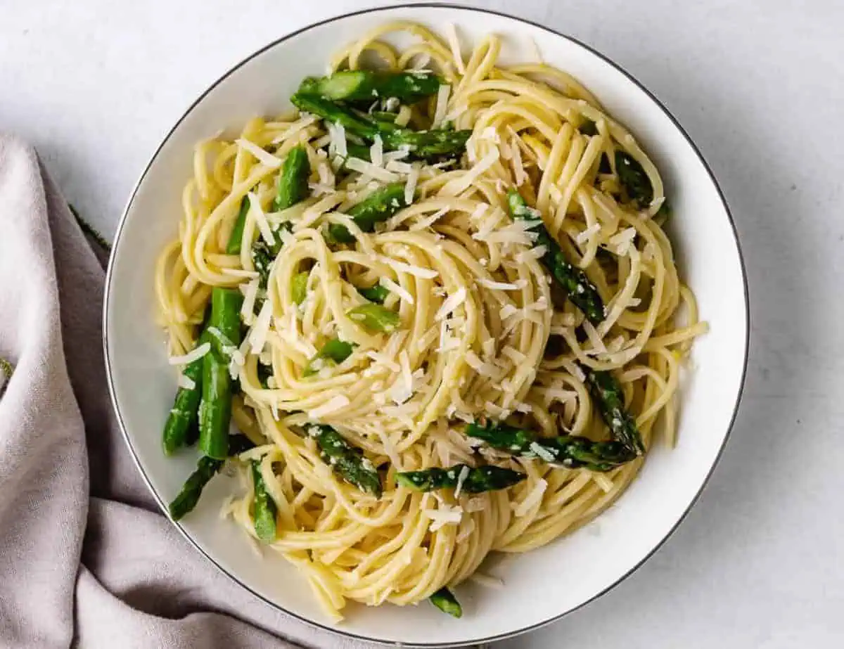 Serving of lemon linguine in a white plate.