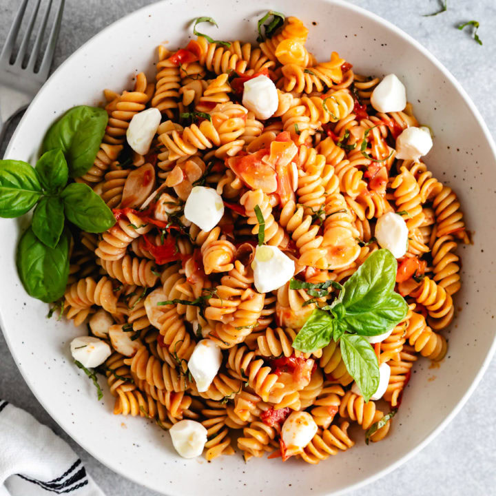 Close up of a bowl of caprese pasta.